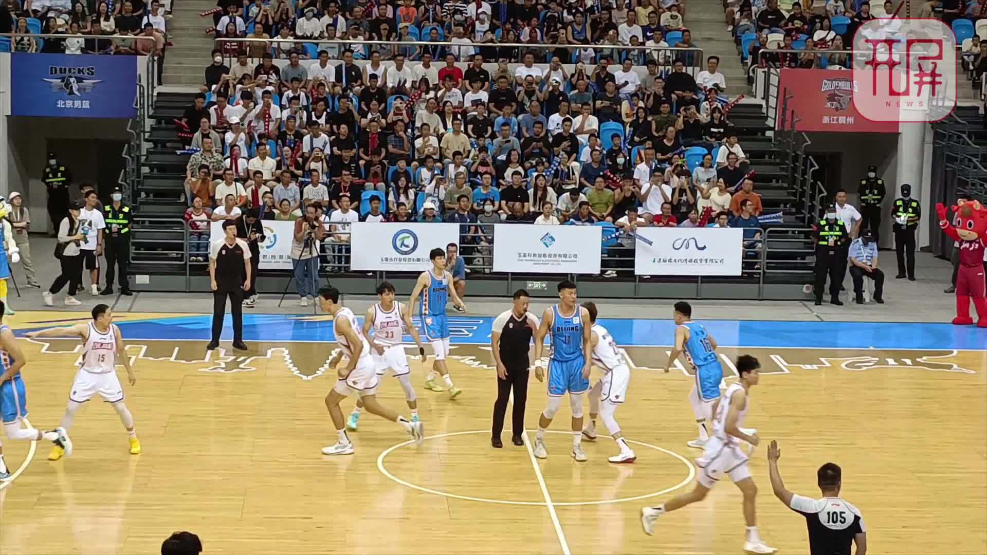 世界各国篮球队员共同角逐，竞技场面壮观