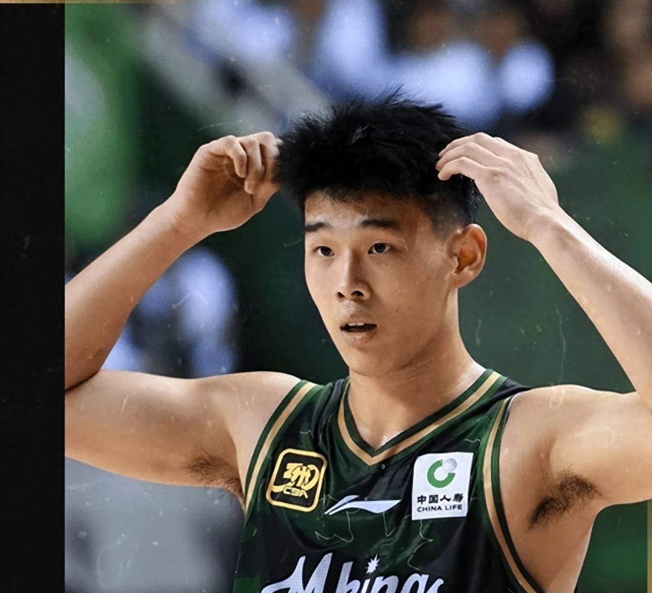 杭州男篮坚持防守稳固,实现逆转 杭州男篮坚持防守稳固,实现逆转