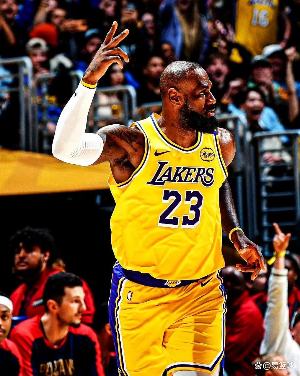 火箭队霸气夺胜，战胜湖人队扳平局势，气势如虹