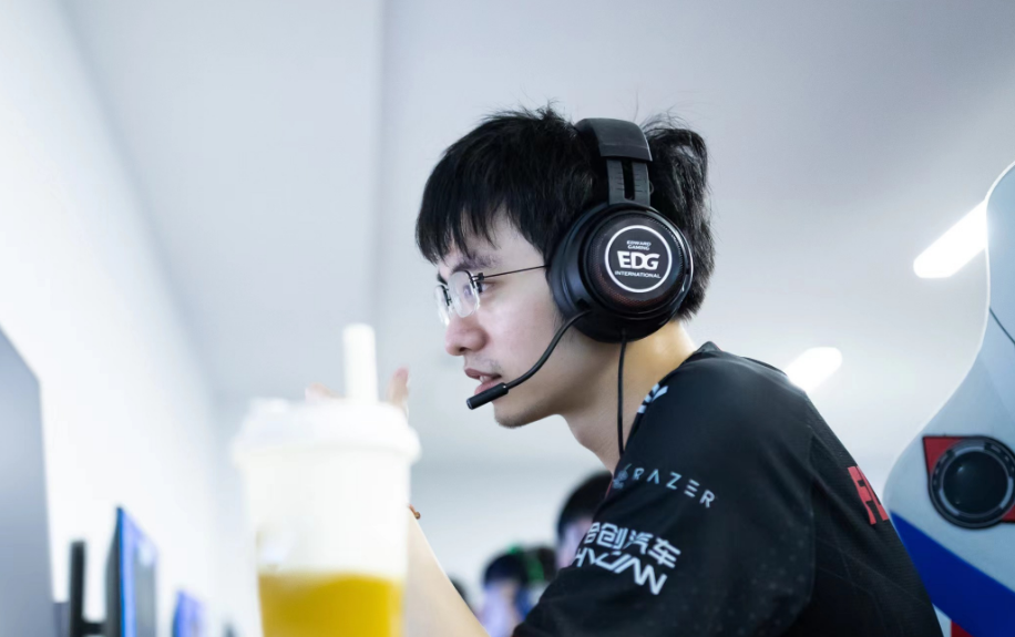 LGD碾压V5，Meiko完成史诗逆转强强对话小组赛，留下经典瞬间