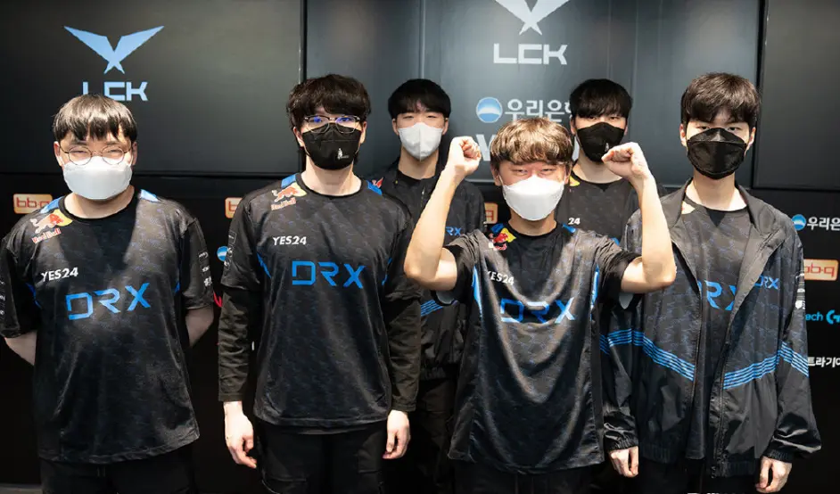 V5翻盘DRX，Tarzan团战一打五激烈交锋半决赛，成为赛场最大亮点