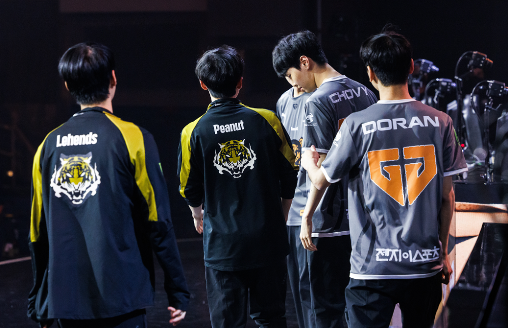 EDG鏖战BRO，Peanut操刀奇招英雄翻盘峡谷大战半决赛，成为赛场最大亮点